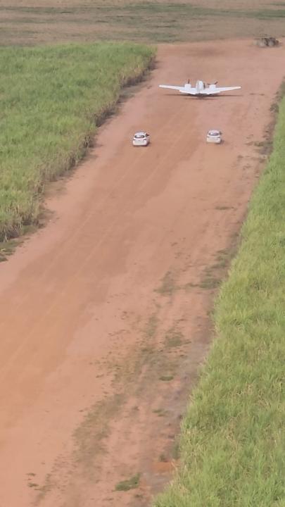 Foto 4 de 5 — Avião que trazia drogas para a região de Araraquara é interceptado por caças da FAB